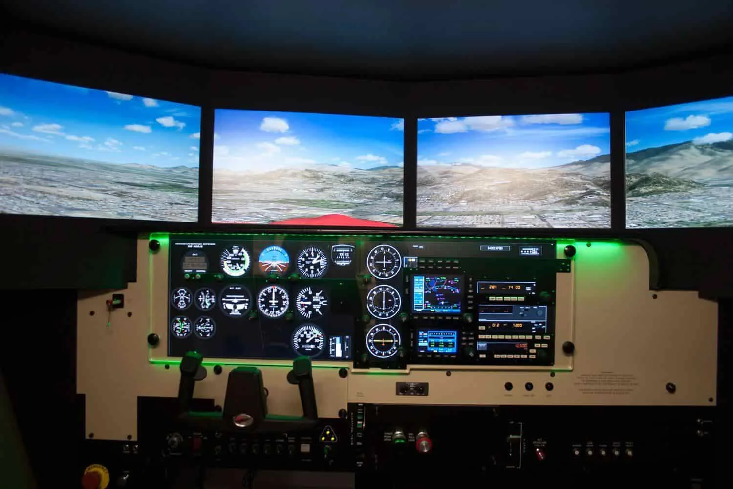 the Redbird FMX, Flight Simulator Multiple engine configurations 